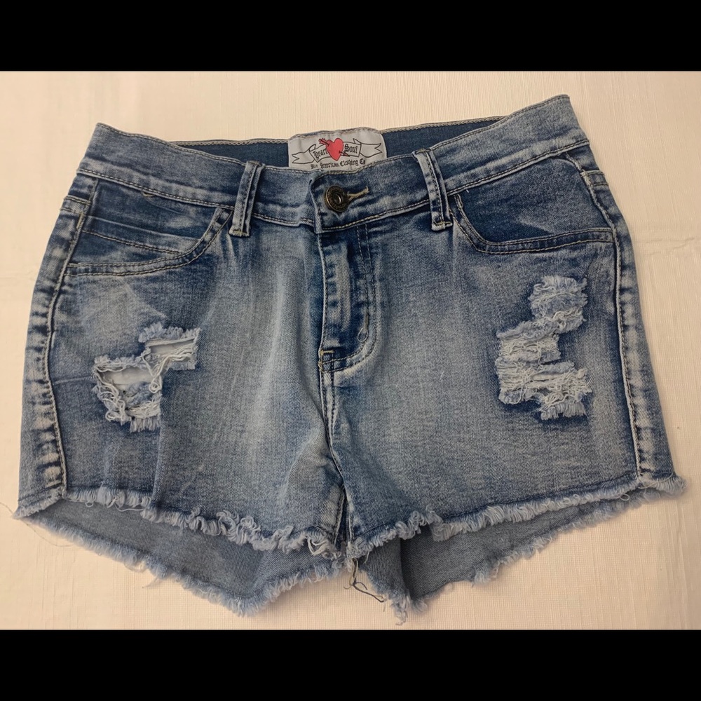 Rippped jean shorts
